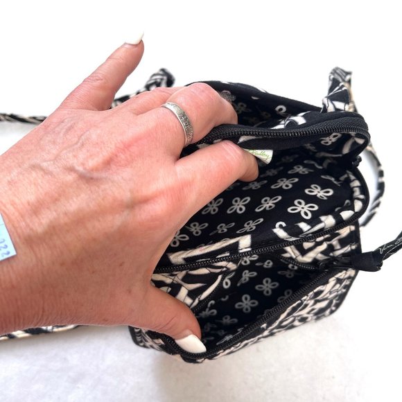 Vera Bradley Messenger Bag Black & White - Picture 13 of 15